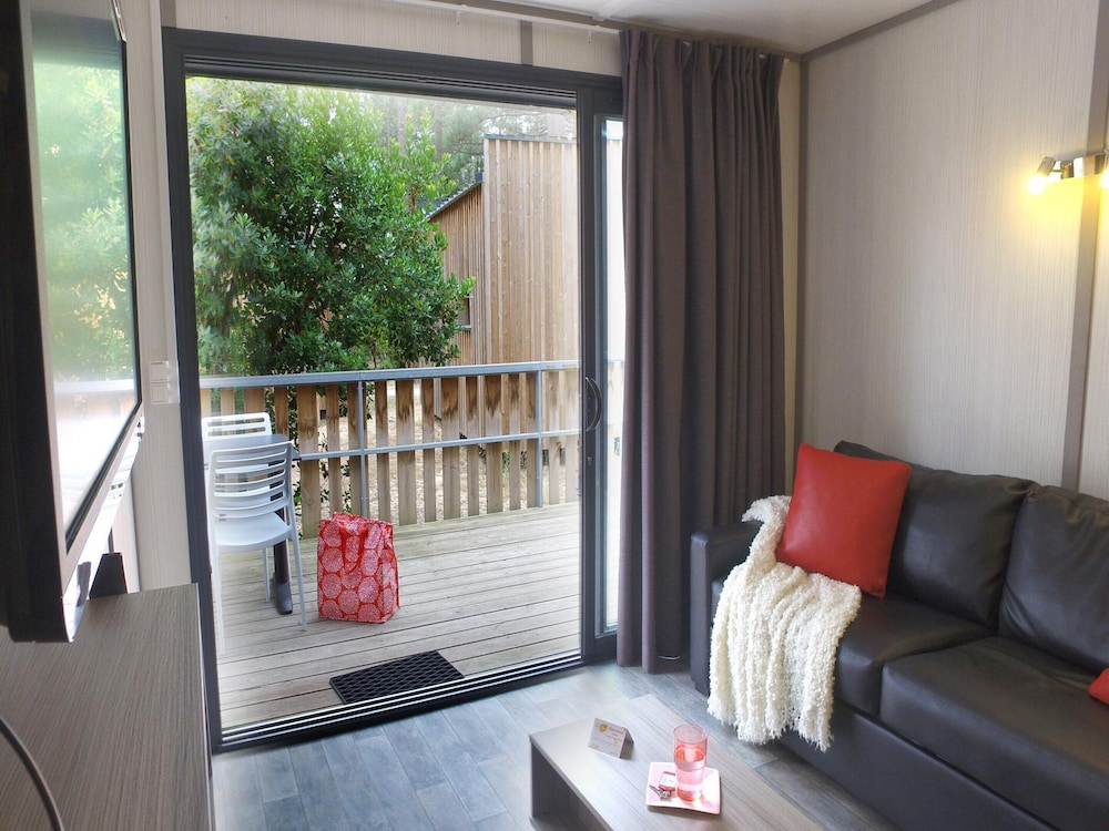 Apartment by Opal Coast Beach With Pool Access