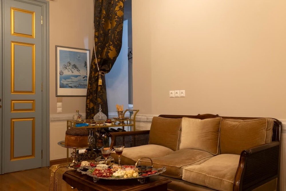 Athena Luxury Suite - Medousia Spa Luxury Escape