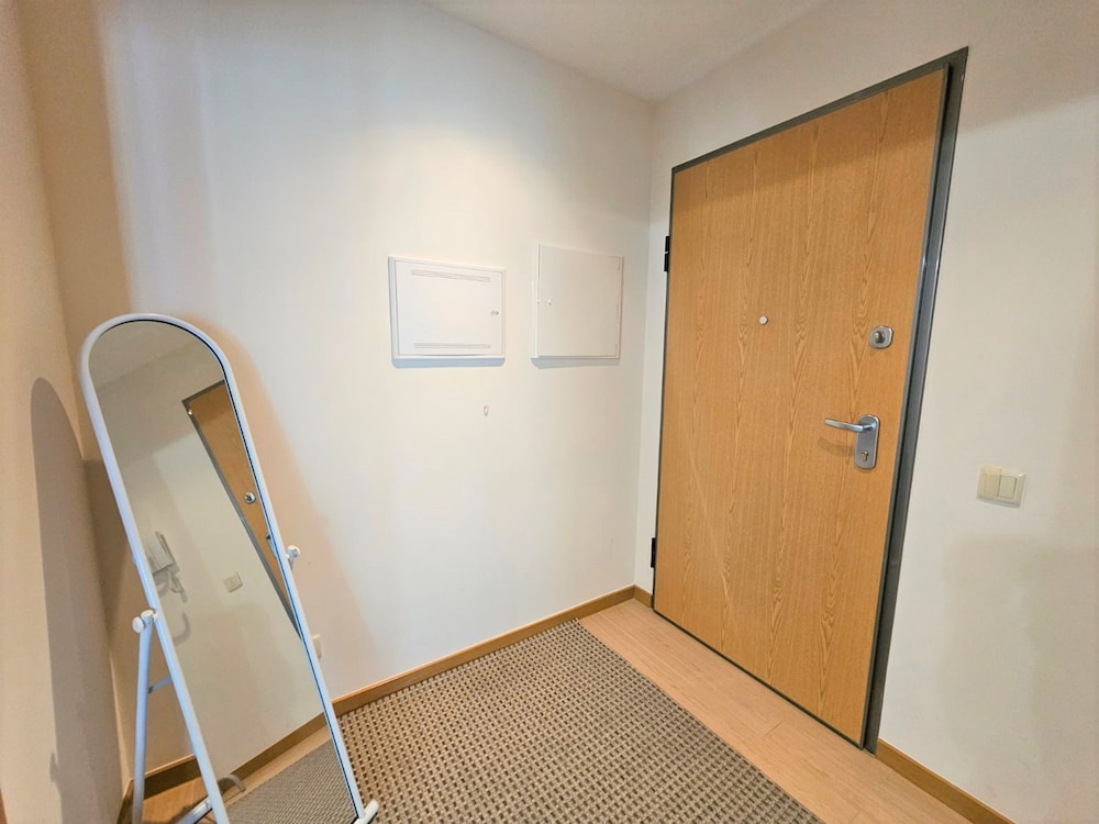 Rocha Prime Center Garage Flat