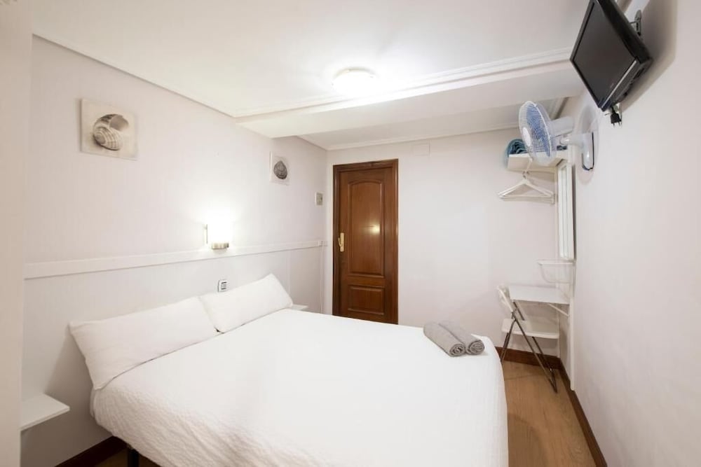 San Sebastian Vacations - PENSION SANTA CLARA SAN SEBASTIAN - Property Image 11