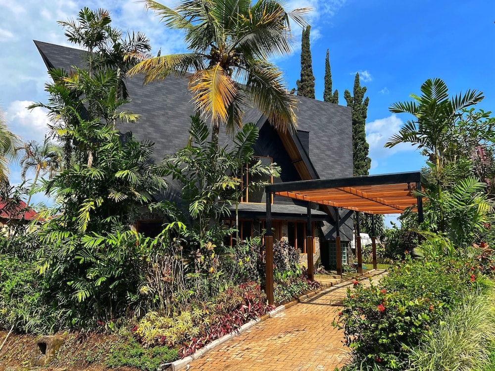 Villa Klub Bunga - by The Batu Hotel Batu Malang
