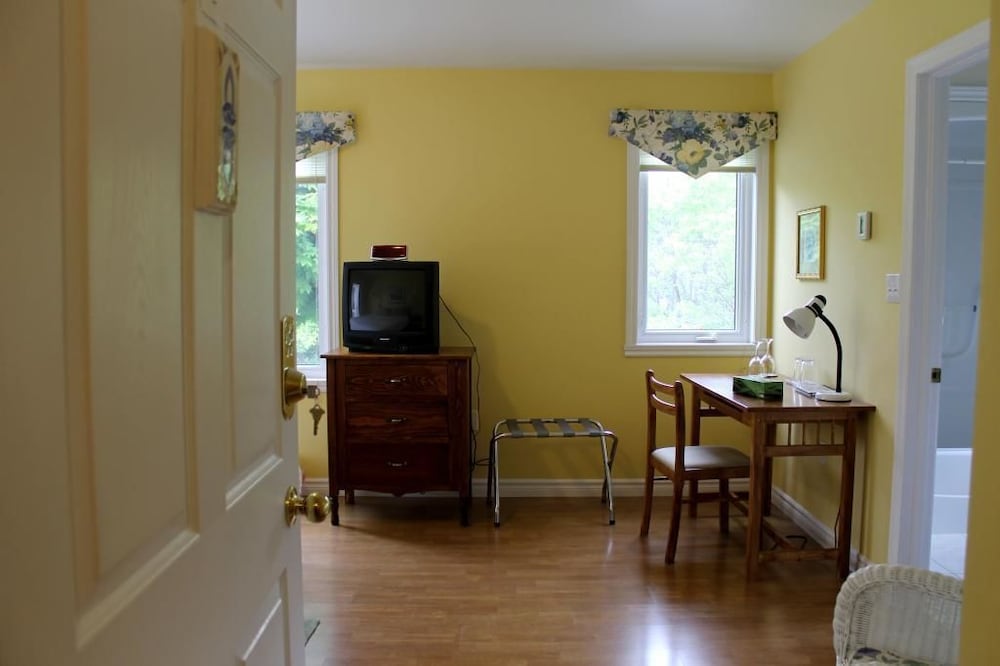 Mackenzie House B&B by Elevate Rooms