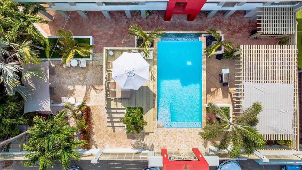 Cozy Central Quiet Close to the Beach Pool