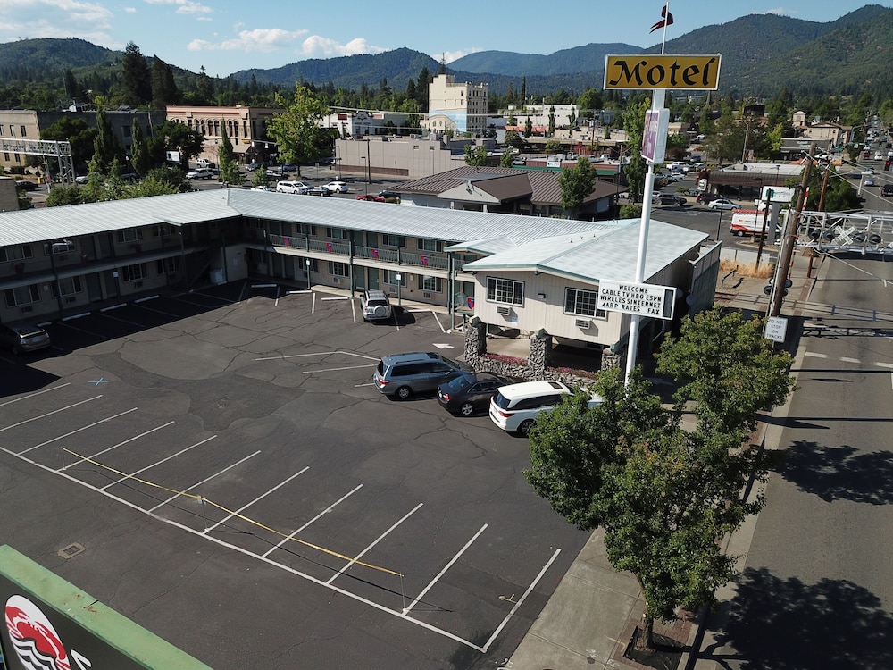 Knight's Inn Motel