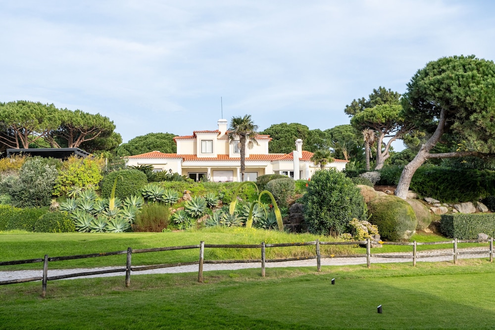 Fairview Villa by Cadenzalux