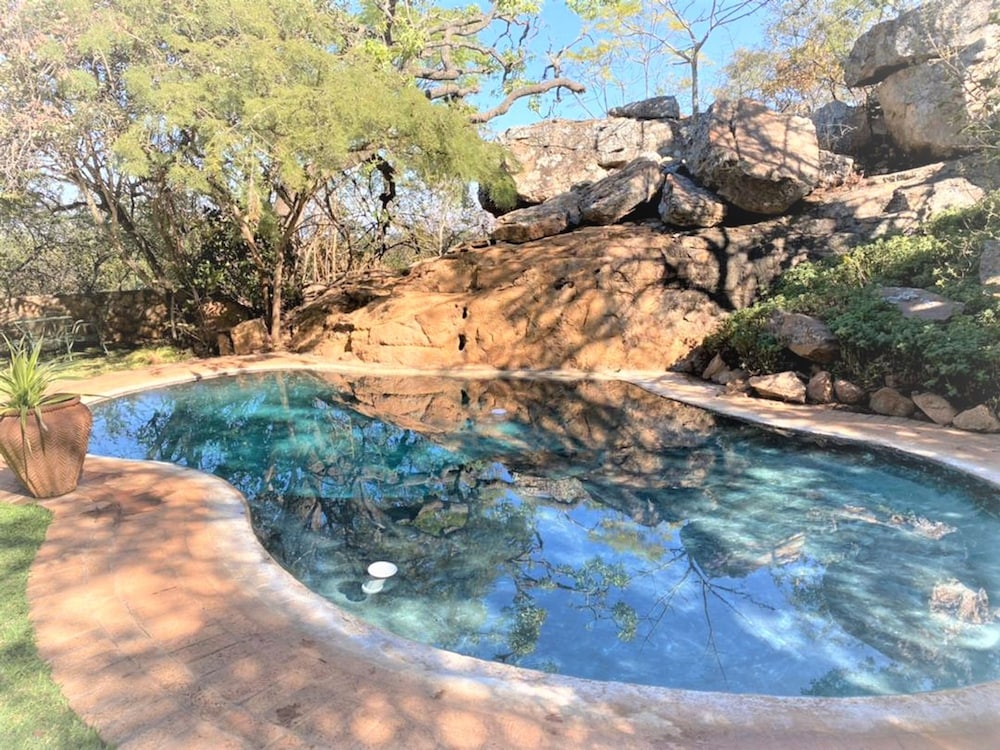 Family Lodge in Natural African Bush - 2115
