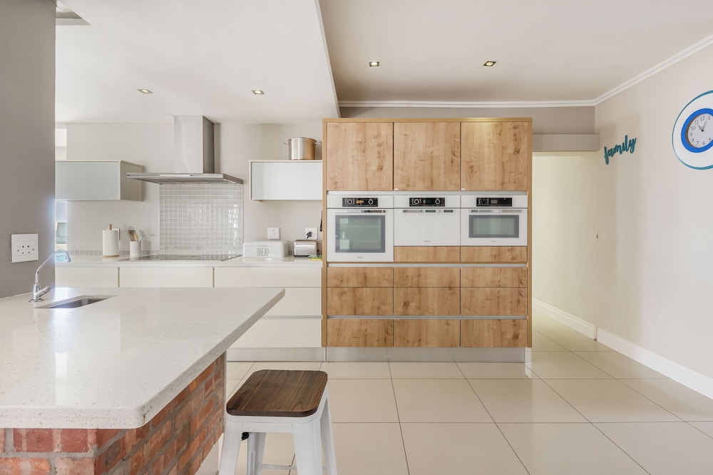 Beachfront, Private Pool, Pizza Oven, Pool Table, Fast Internet, Family Friendly