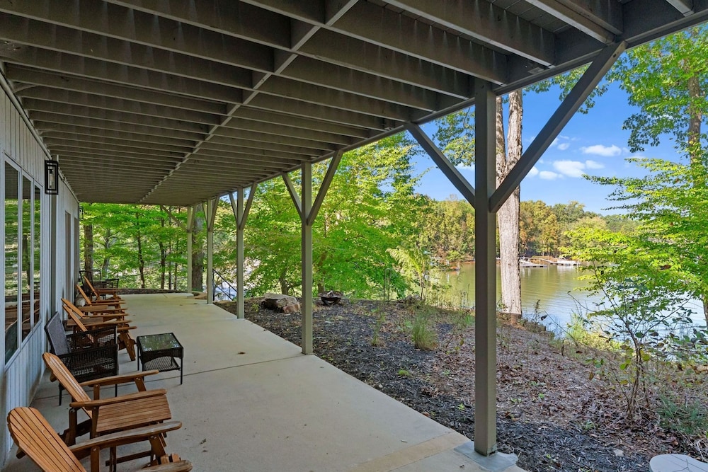 Modern Masterpiece by Avantstay Waterfront Private Dock