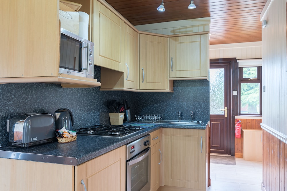 Conifer Lodge 8 With Hot Tub, Newton Stewart view 5