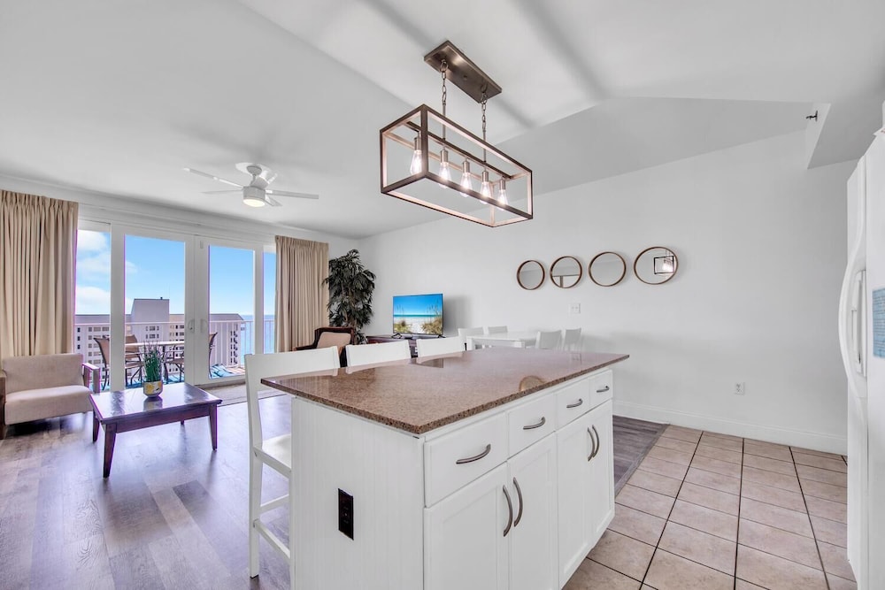 Laketown Wharf 1116