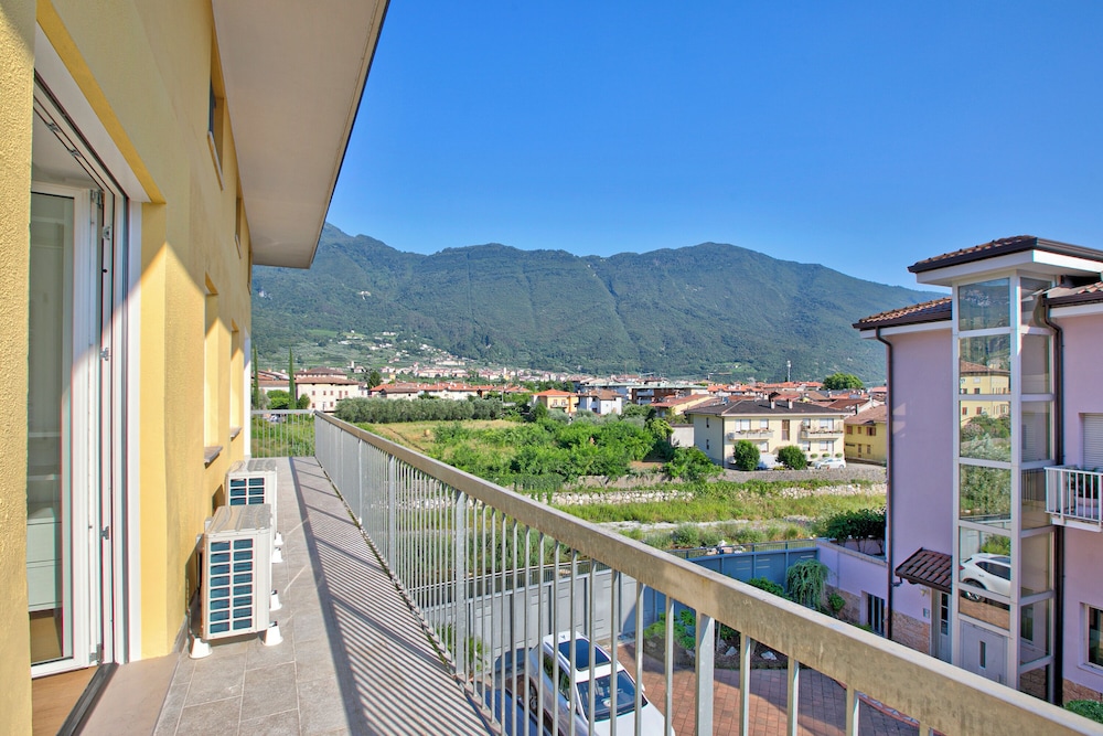 Ulivo and Magnolia Bike & River Apartment