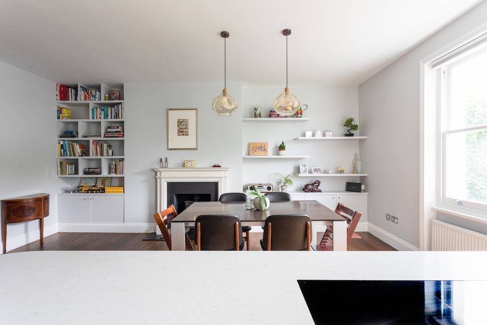 Bassett Road XII by Onefinestay