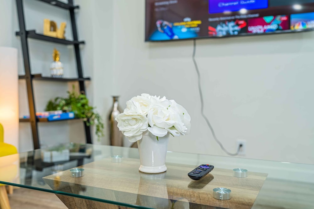 Newly Remodeled 2b2b APT Near Pasadena Old Town