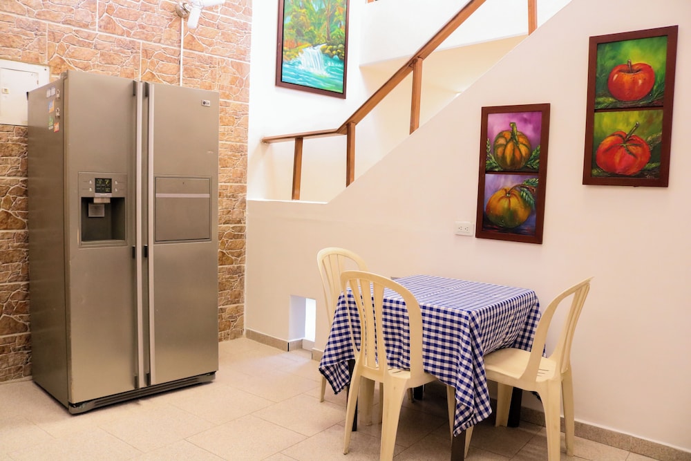 Hostal CaliView Inn