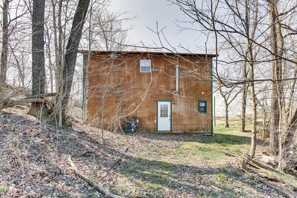 Rustic Mount Perry Cabin Near Fishing Pond  Farm - Property Image 3
