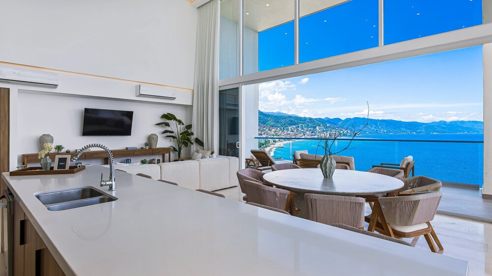 4BR Luxury Penthouse with Ocean Views