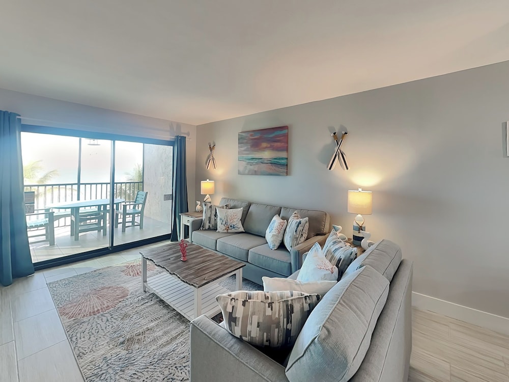 Seaside 4 by Distinctive Beach Rentals