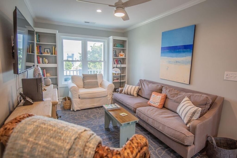 Three Girls 5 Bedroom Home by RedAwning
