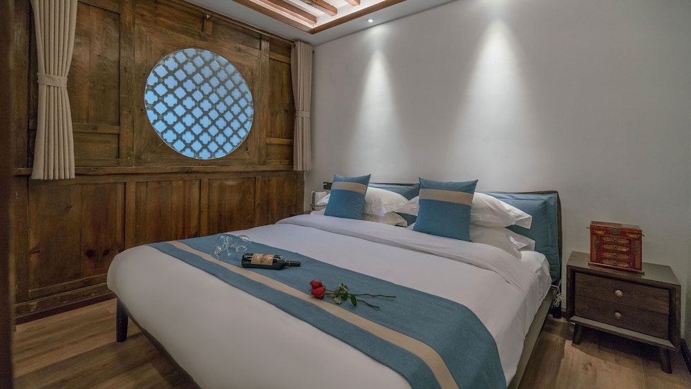 Lize Graceland Artistic Suite Inn
