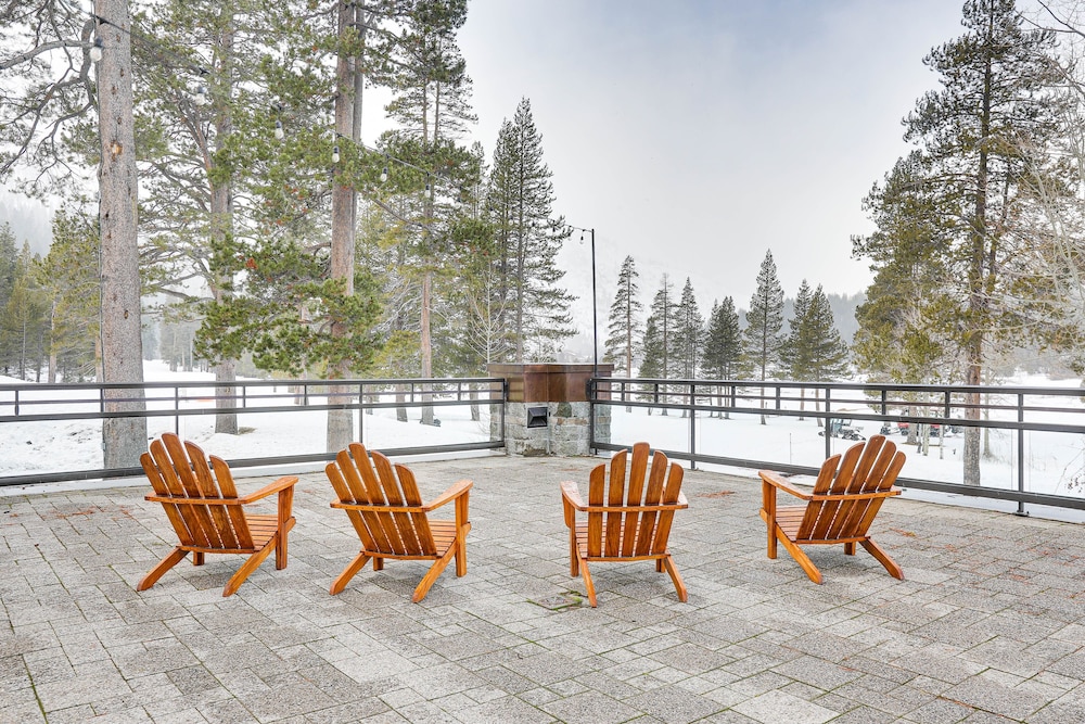 Lake Tahoe Vacations - Breathtaking Olympic Valley Gem: Walk to Chairlift - Property Image 15