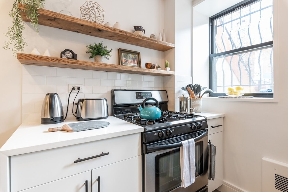 Cypress Court I by Rove Travel 2BR Harlem Apt