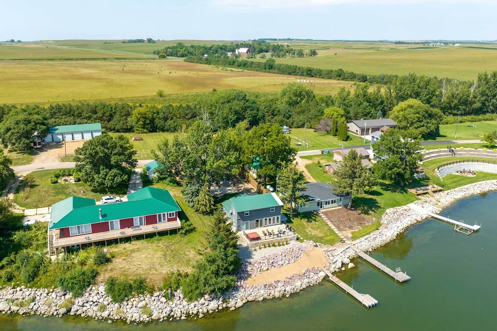 Updated Cabin With Hot Tub: Walk to Boat Ramp! - Property Image 11