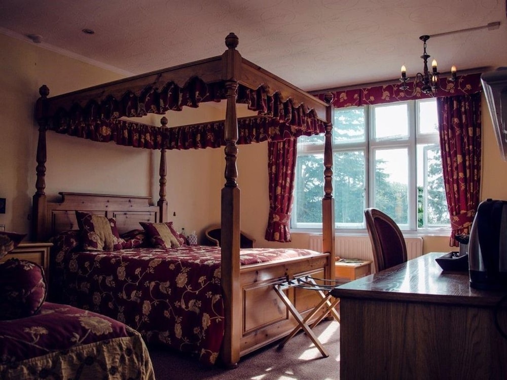 Nyton Hotel