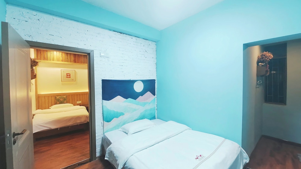 Breeze & Alley Inn