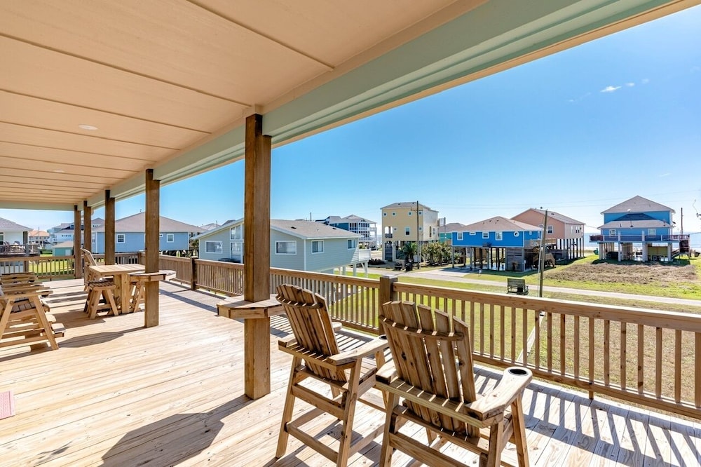 Tidewater 4 Bedroom Home by RedAwning