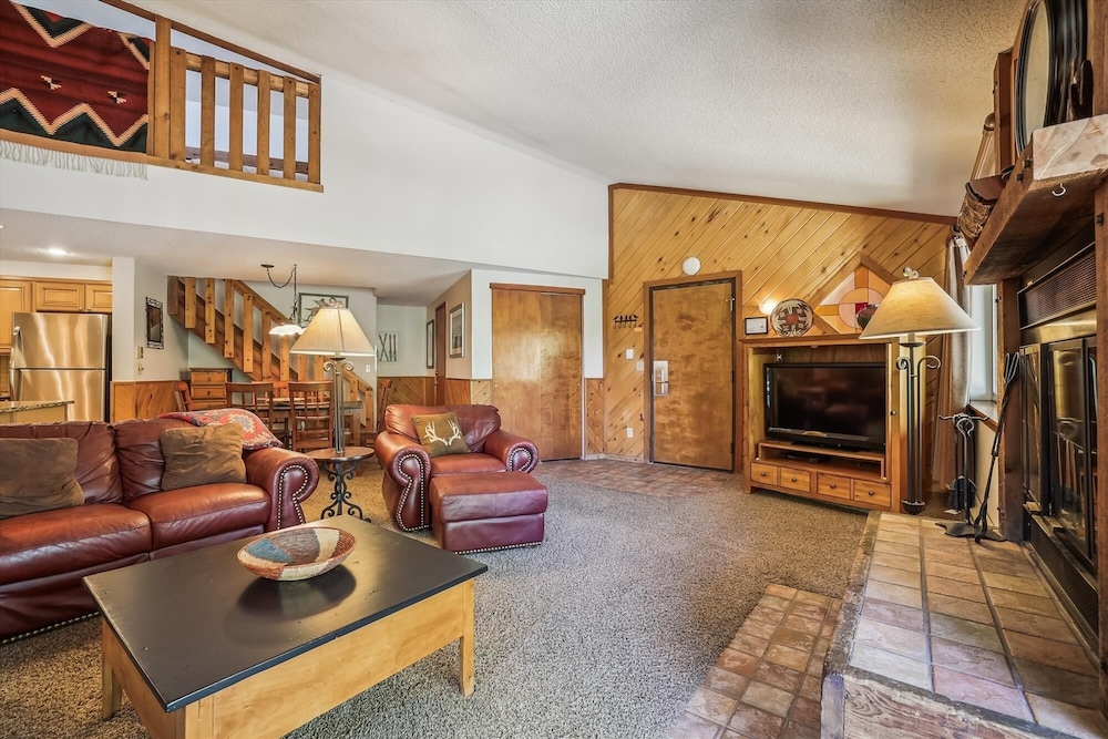 Pine Ridge 11e 2 Bedroom Condo
