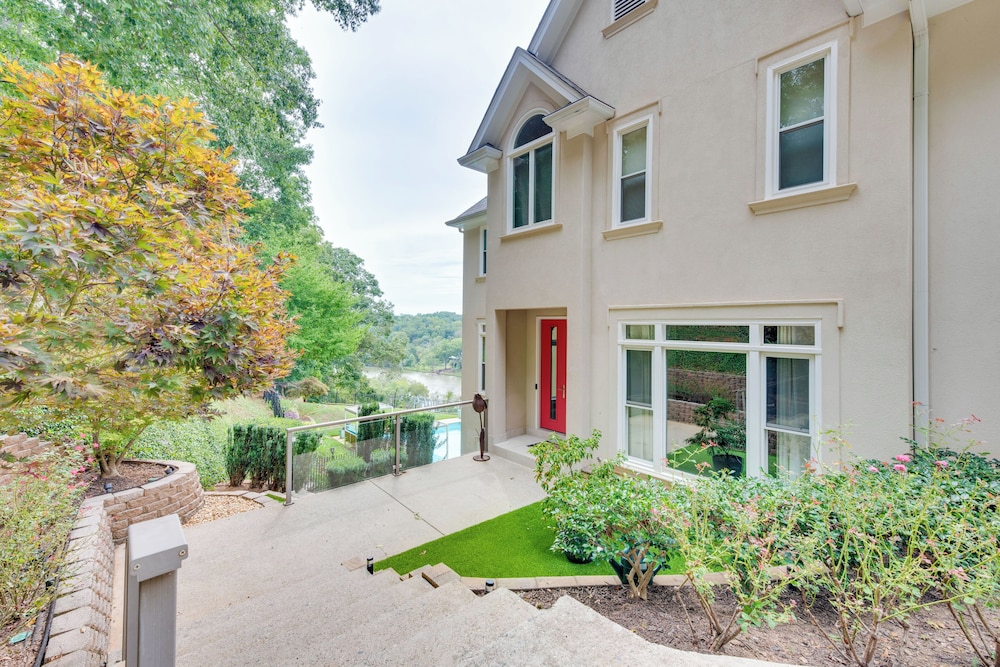 Modern Retreat w/ River View in Roswell!, photo 19