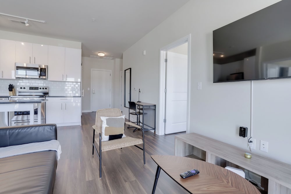Spacious 2BR Apt with Den W Balcony