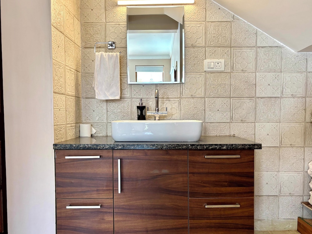 Luxury 4 Bedroom's Independent villa