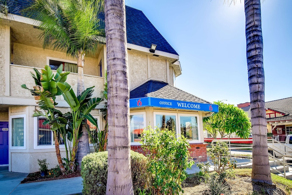 Motel 6 Riverside, CA - South