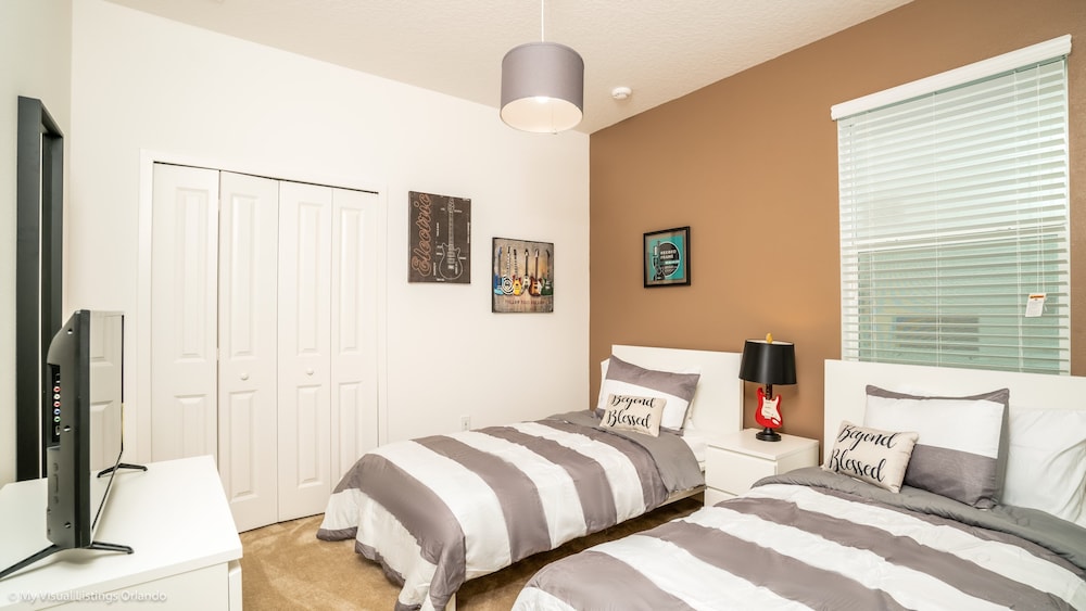 2618ca New Ultimate 10 Bedroom 8 Bathroom Resor - Image 2