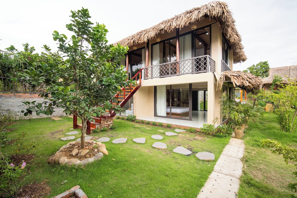 Lá Retreat