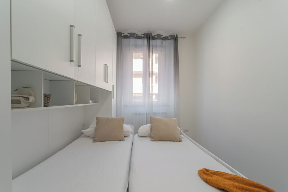 Zezio 44 by Rent all Como