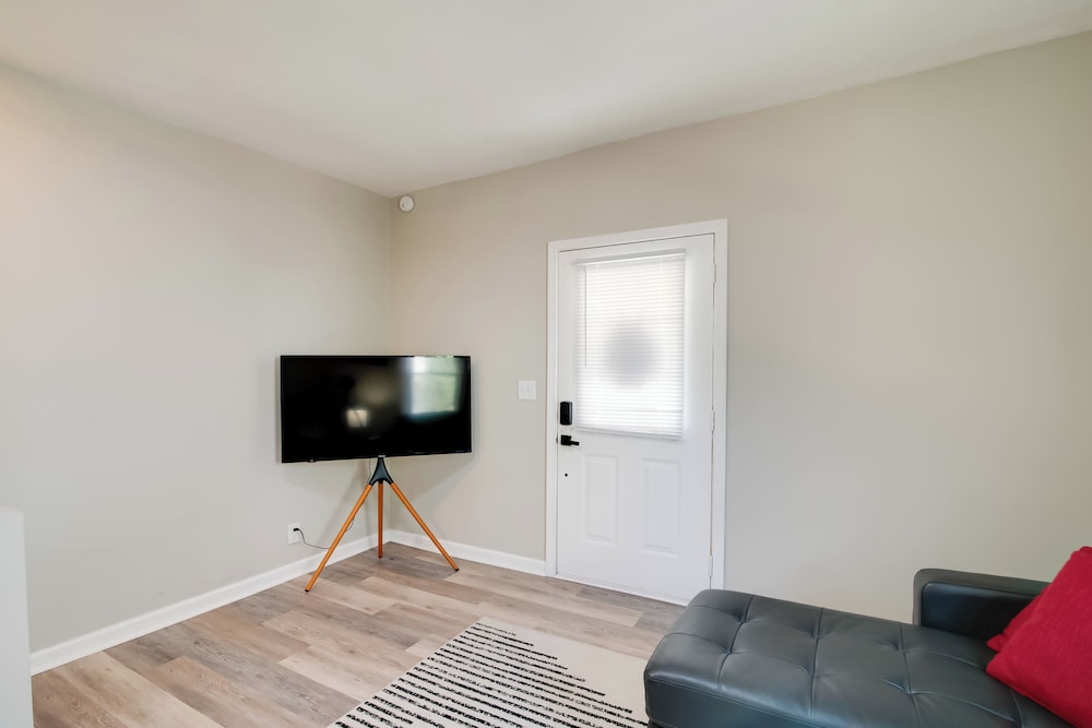 Hilltopper Convenience: Modern Duplex Near WKU