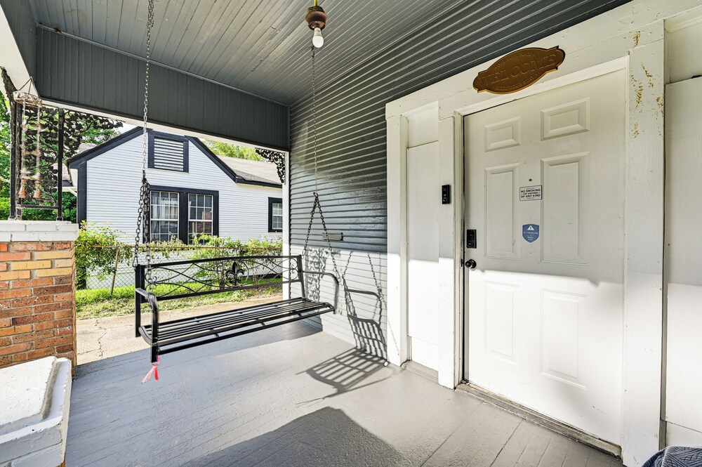 Home w/ Yard - Close to Hospitals, Dtwn Shreveport