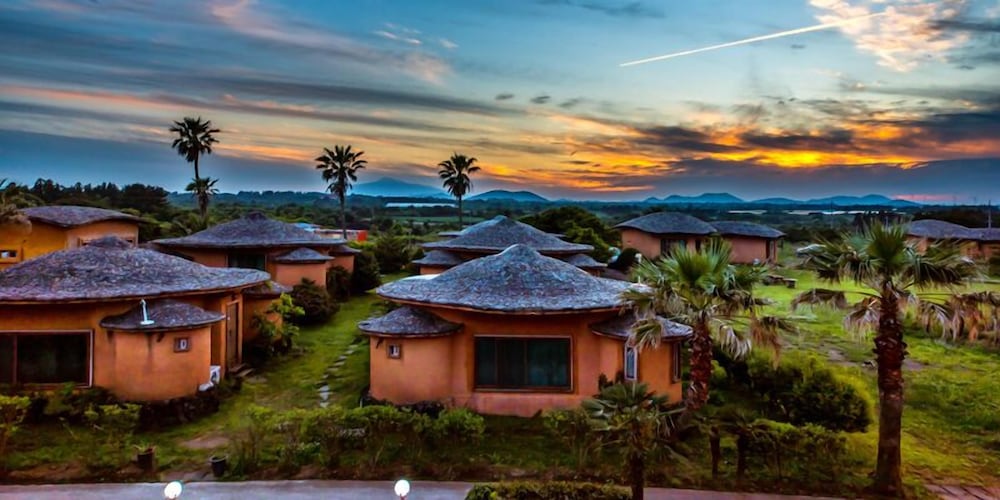Jangchun Red Clay Pension