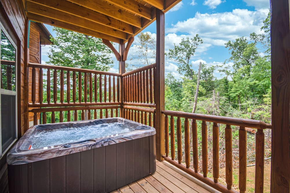 Serene Mountain Retreat 3BR Haven in Gatlinburg