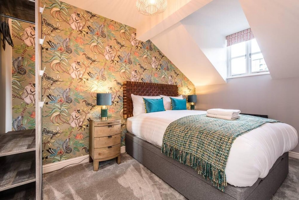 Host Apartments The Pilgrim Coach House view 4