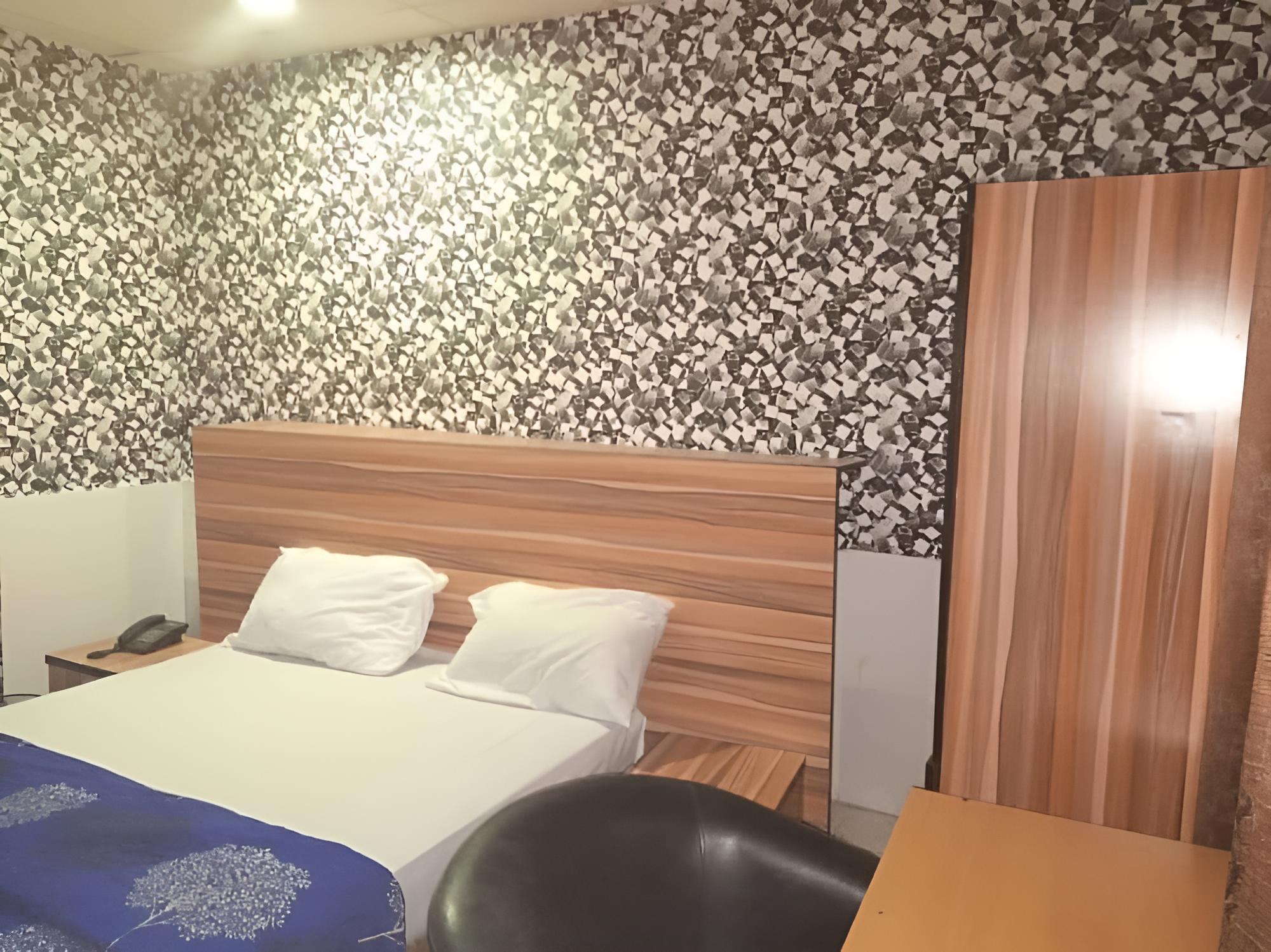 Whitebrook Suites and Bar