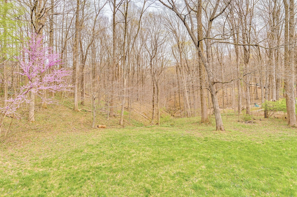 8 Mi to IU: Cabin w/ Reading Nook, Fire Pit & Yard