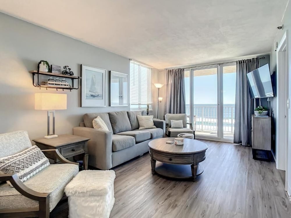 Oceania Beach Club