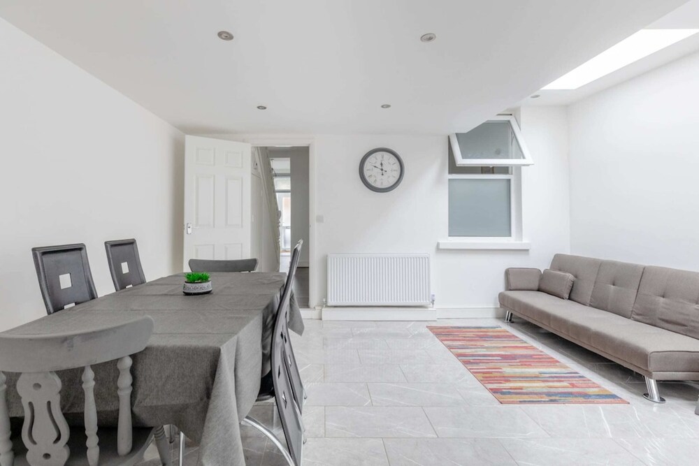 Spacious & Newly Renovated 4BD House East Ham!