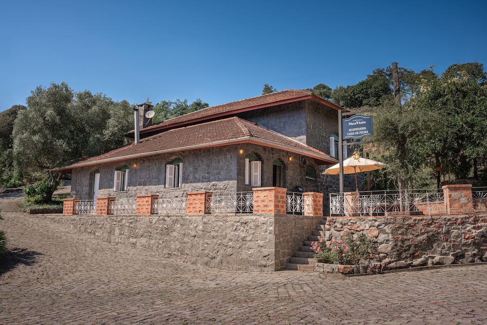 Casa de Pedra Mena Kaho