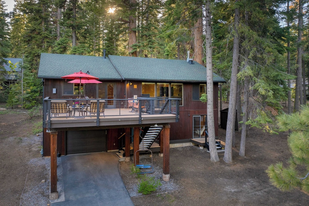 Paige Meadow by Avantstay Near Lake & Tahoe City
