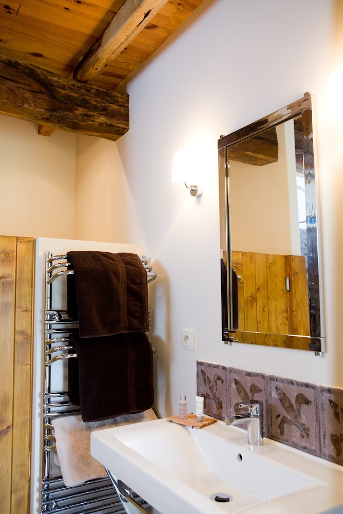 Château Latour Segur Suites & Spa