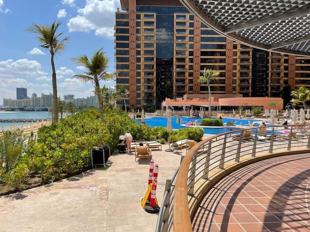2 BD Tiara Palm Views Beach Pool Amazing Views of the Palm
